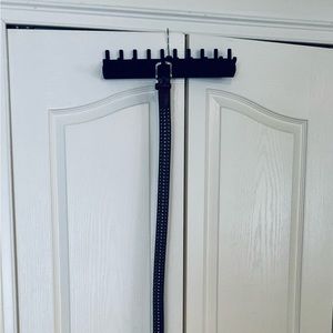 Men’s belt.